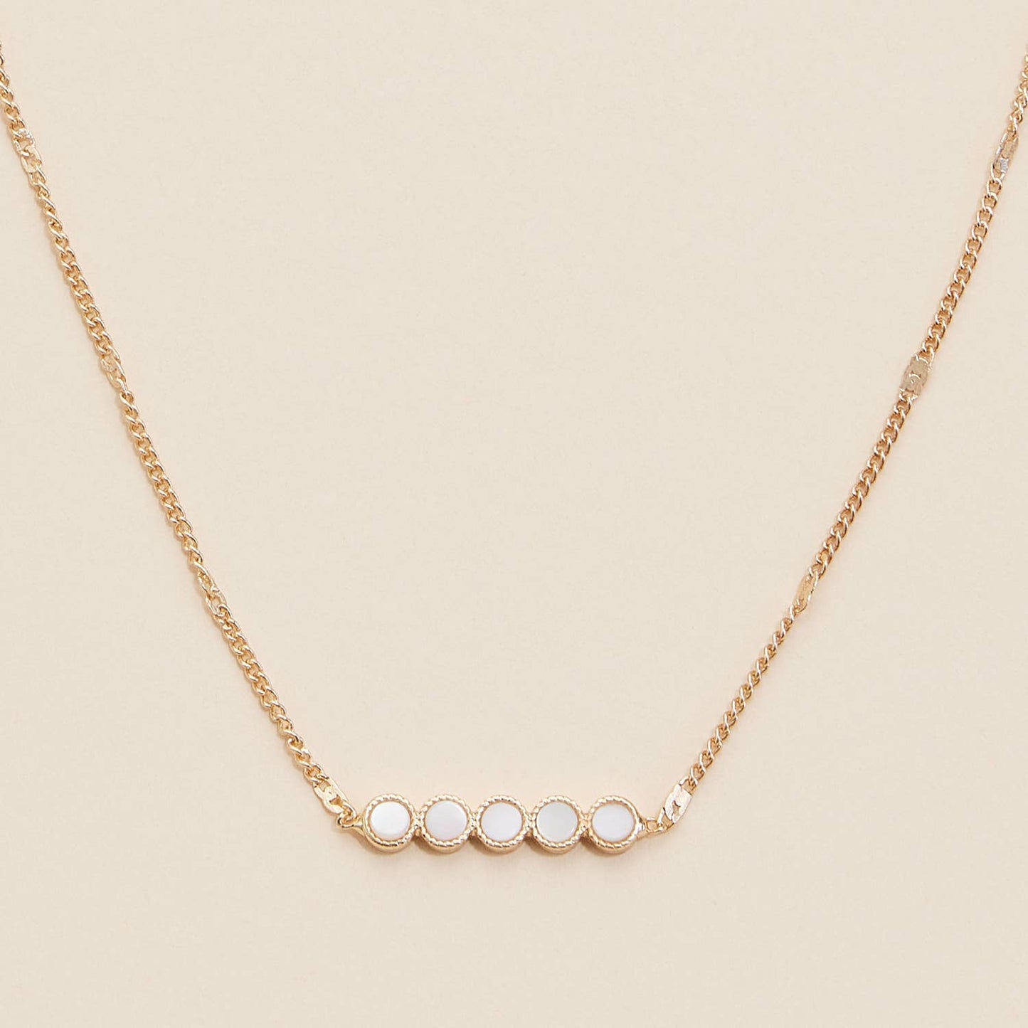 Shell Dots Charm Short Necklace