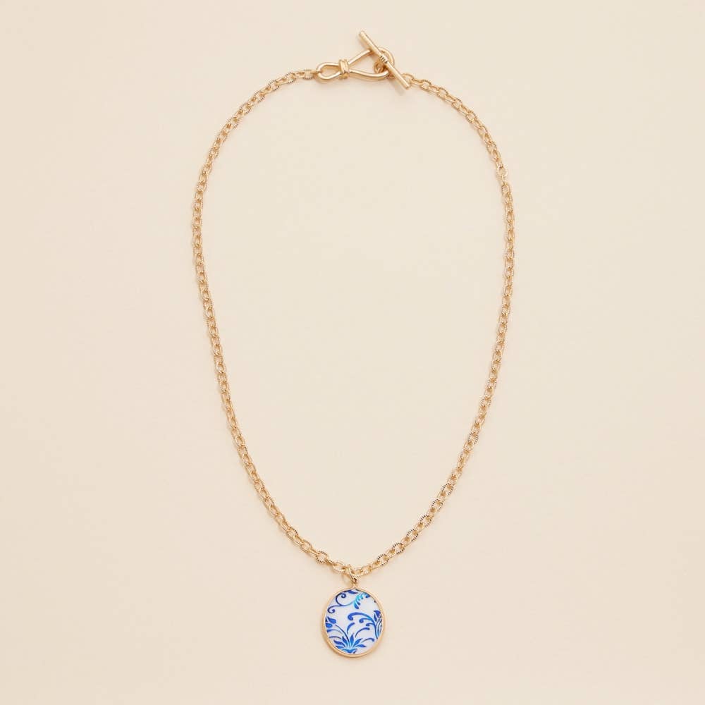 Mother of Pearl Round Charm Short Necklace