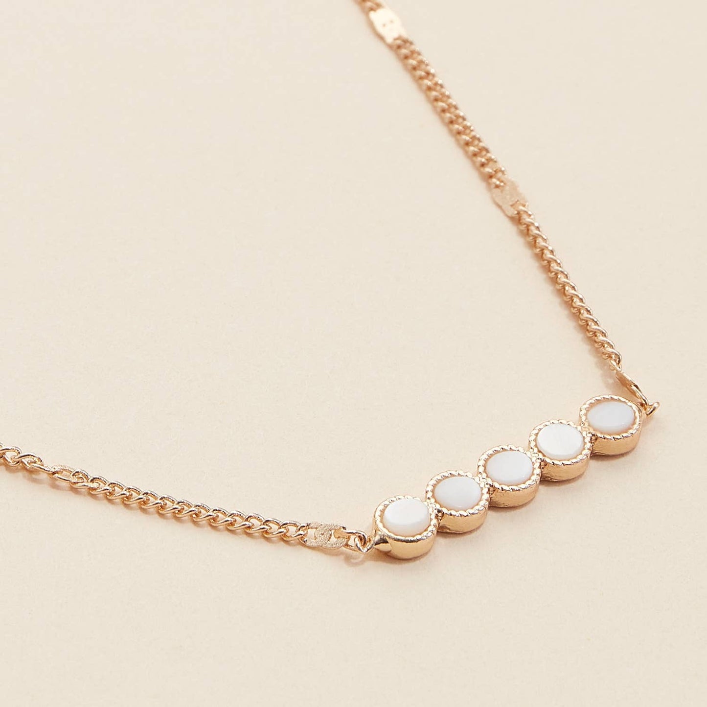 Shell Dots Charm Short Necklace