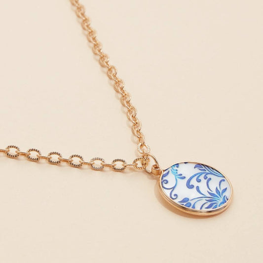 Mother of Pearl Round Charm Short Necklace