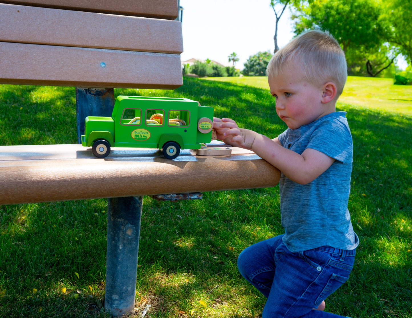 Safari Eco-Rover Magnetic Truck